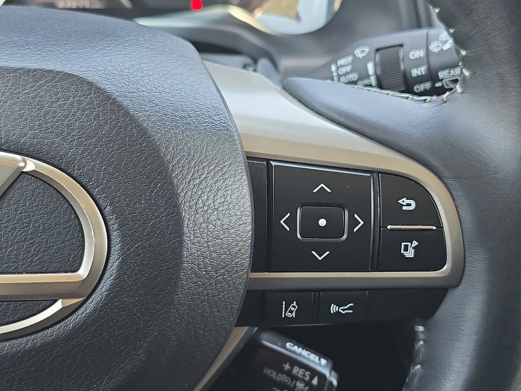 Used 2019 White Lexus 450h image 21