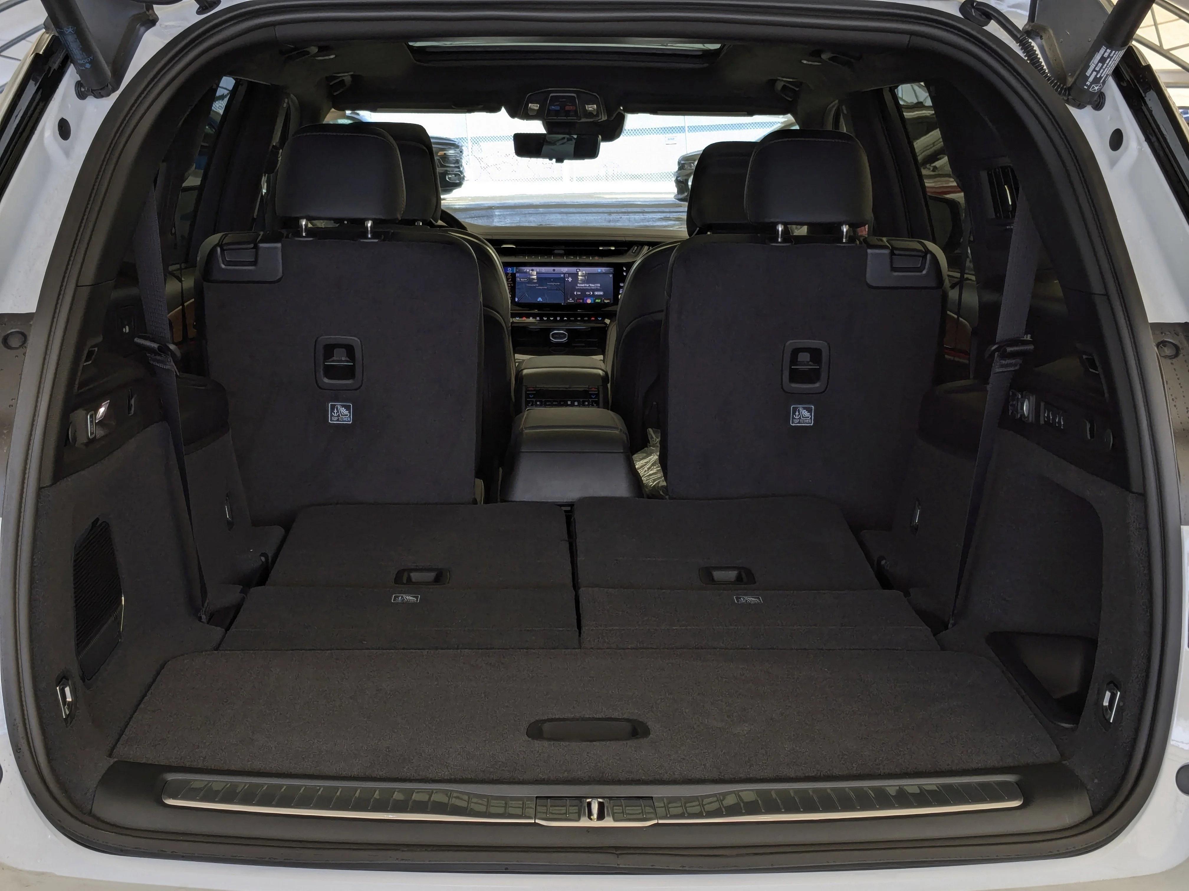New 2026 White Jeep Summit - - Pano Sunroof - Palermo Lthr - Head-Up Display - Night Vision - Massage Seats & More! image 40