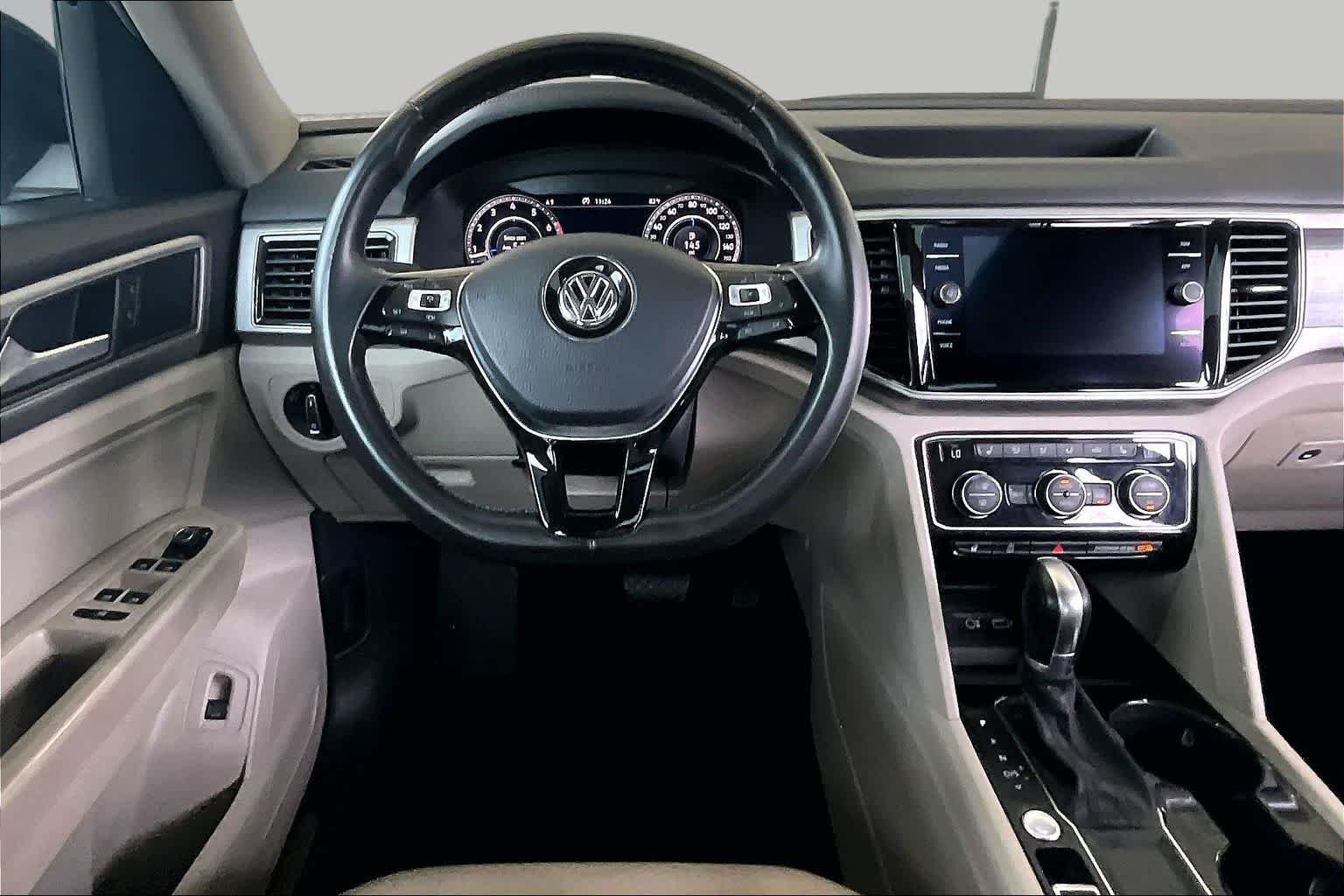 Used 2019 Deep Black Pearl Volkswagen 3.6L V6 SEL image 6