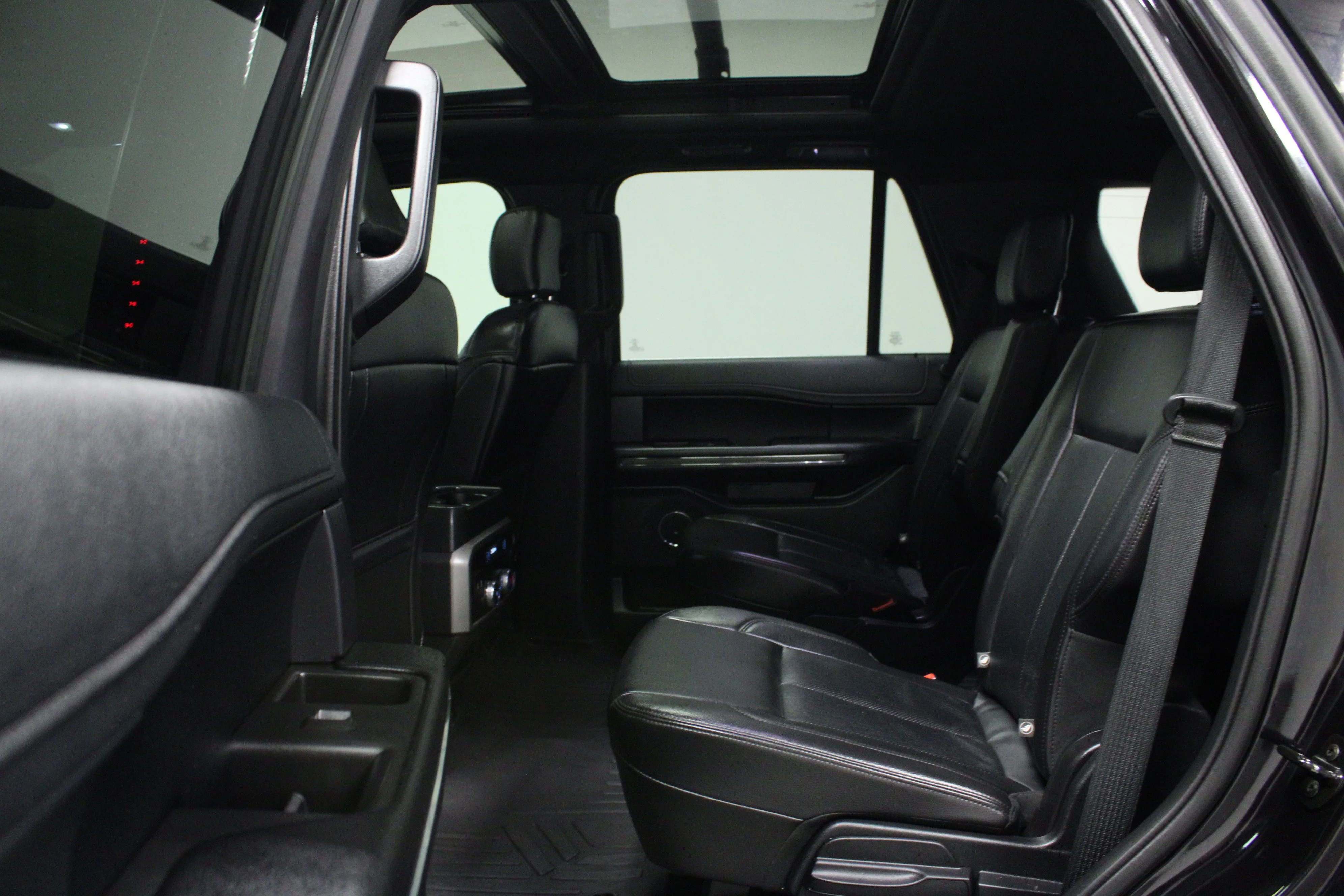 Used 2020 Black Ford XLT image 13