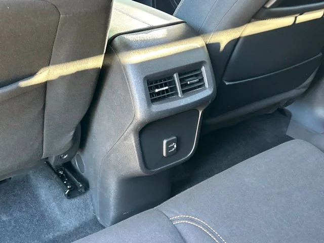 Used 2020 White GMC SLE image 28