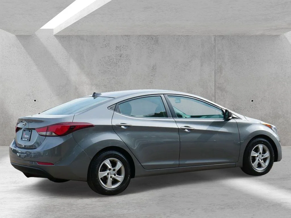 Used 2014 Gray Hyundai SE image 3