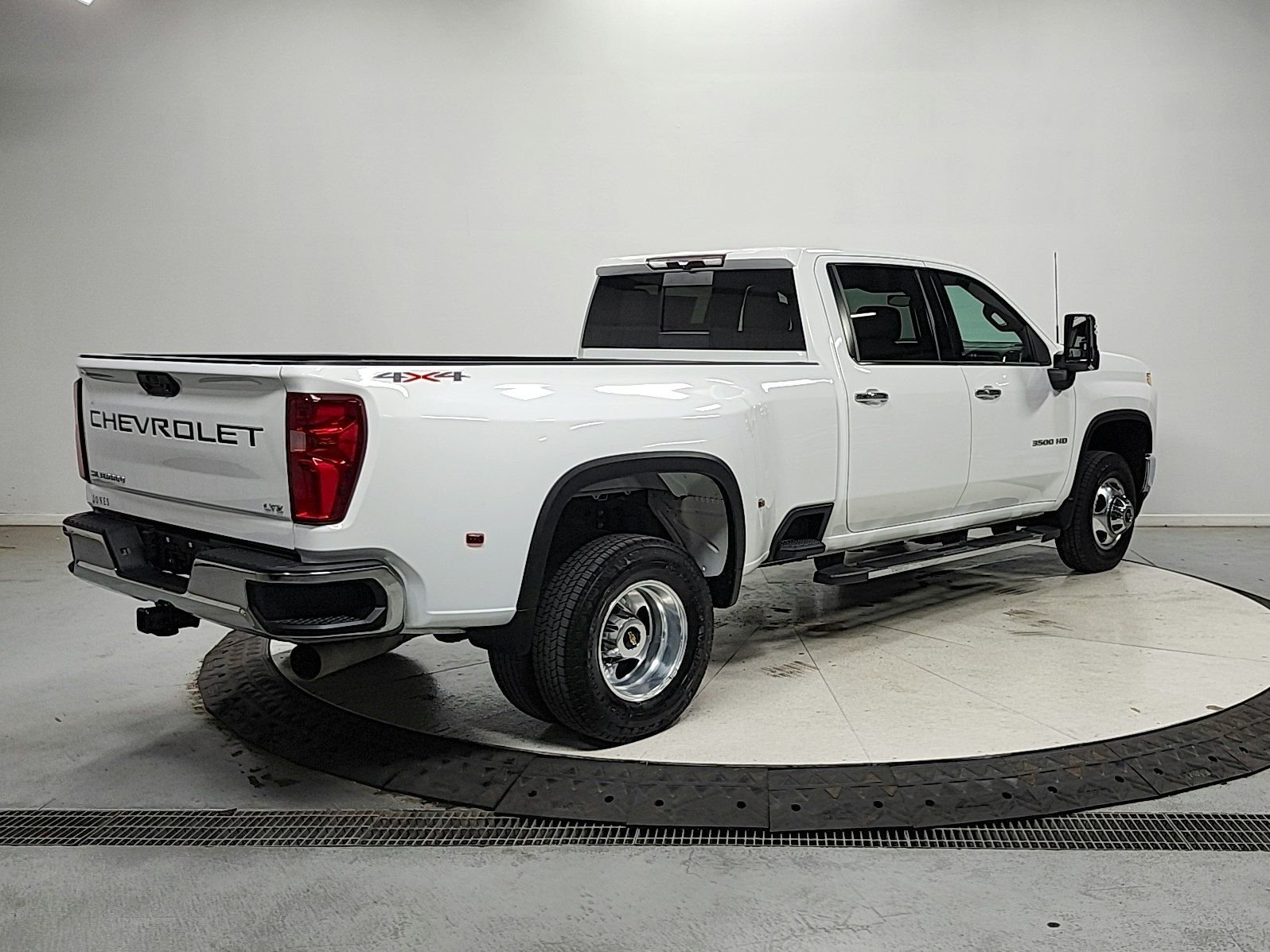 Used 2023 Summit White Chevrolet LTZ image 7