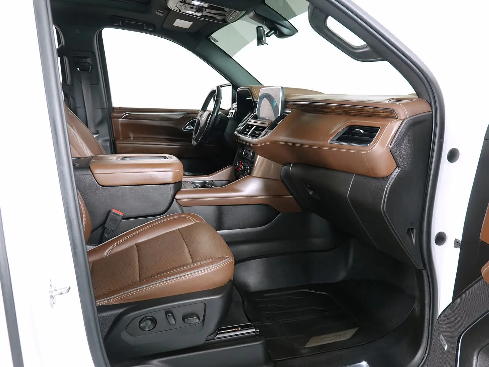 Used 2022 Summit White Chevrolet High Country image 19