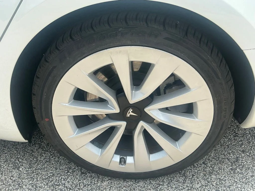 Used 2021  Tesla Standard Range Plus image 25