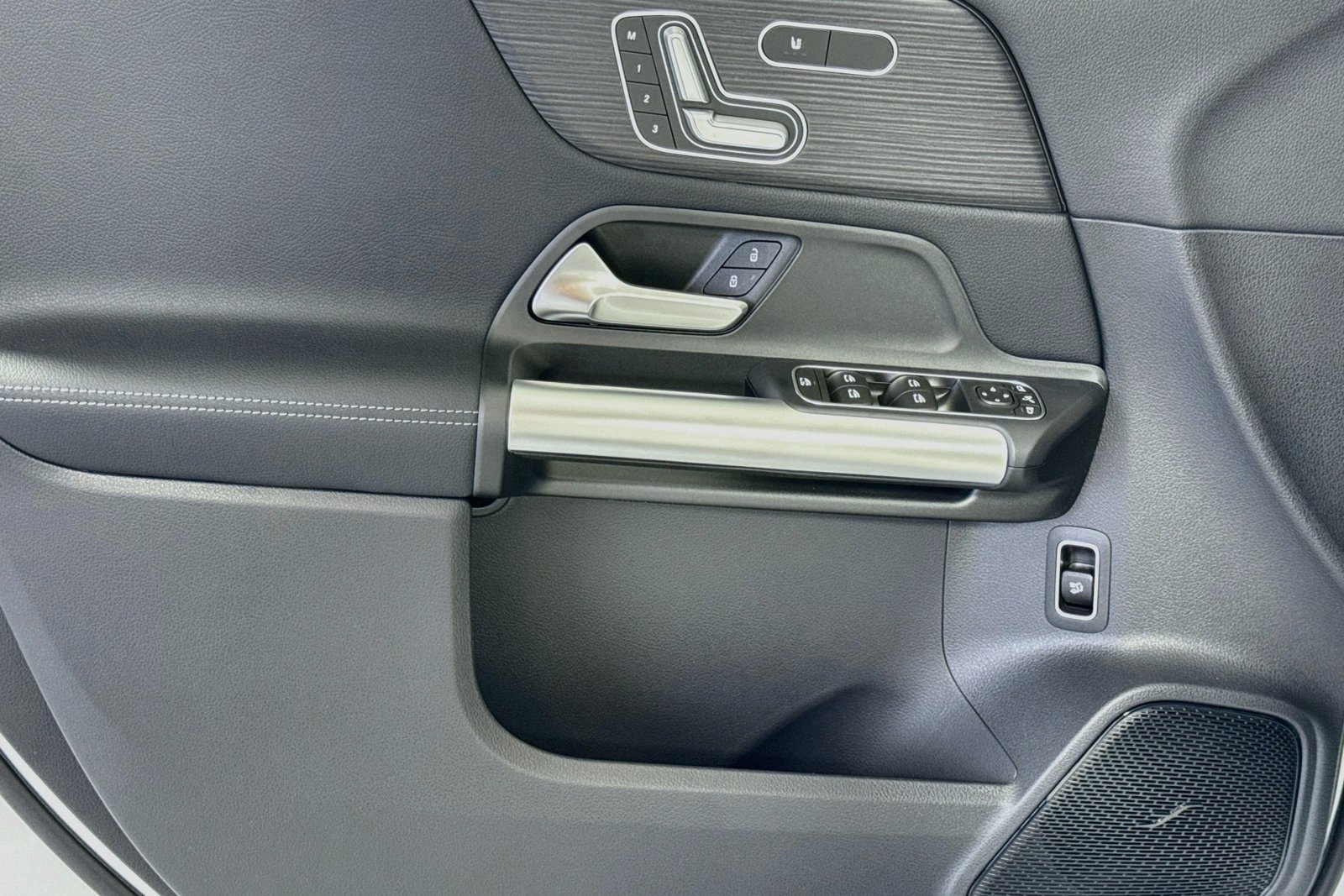 New 2026 Polar White Mercedes-Benz GLA 250 image 16