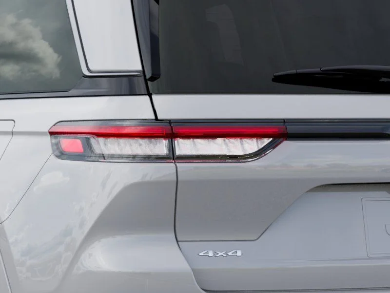 New 2026 Bright White Clear-Coat Exterior Paint Jeep Limited Reserve image 10