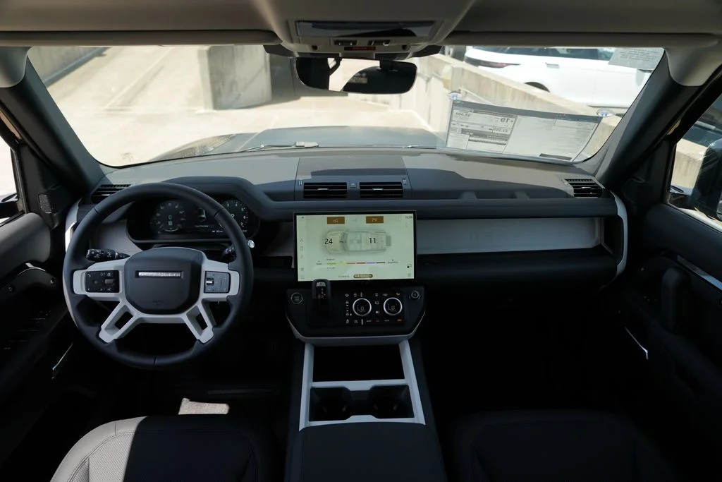 New 2026 Santorini Black Metallic Land Rover S image 18