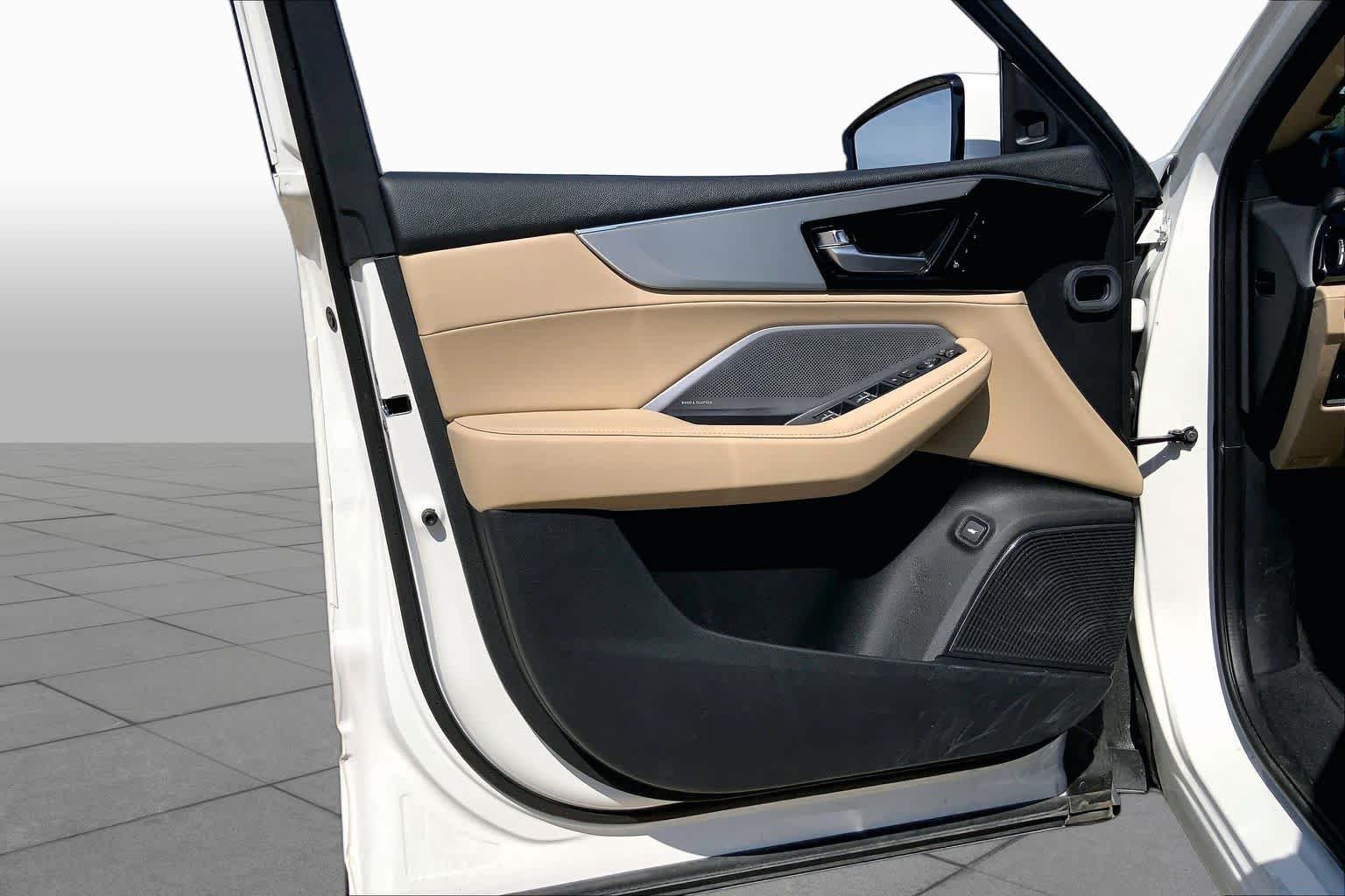 Used 2026 Platinum White Pearl Acura w/Technology Package image 21