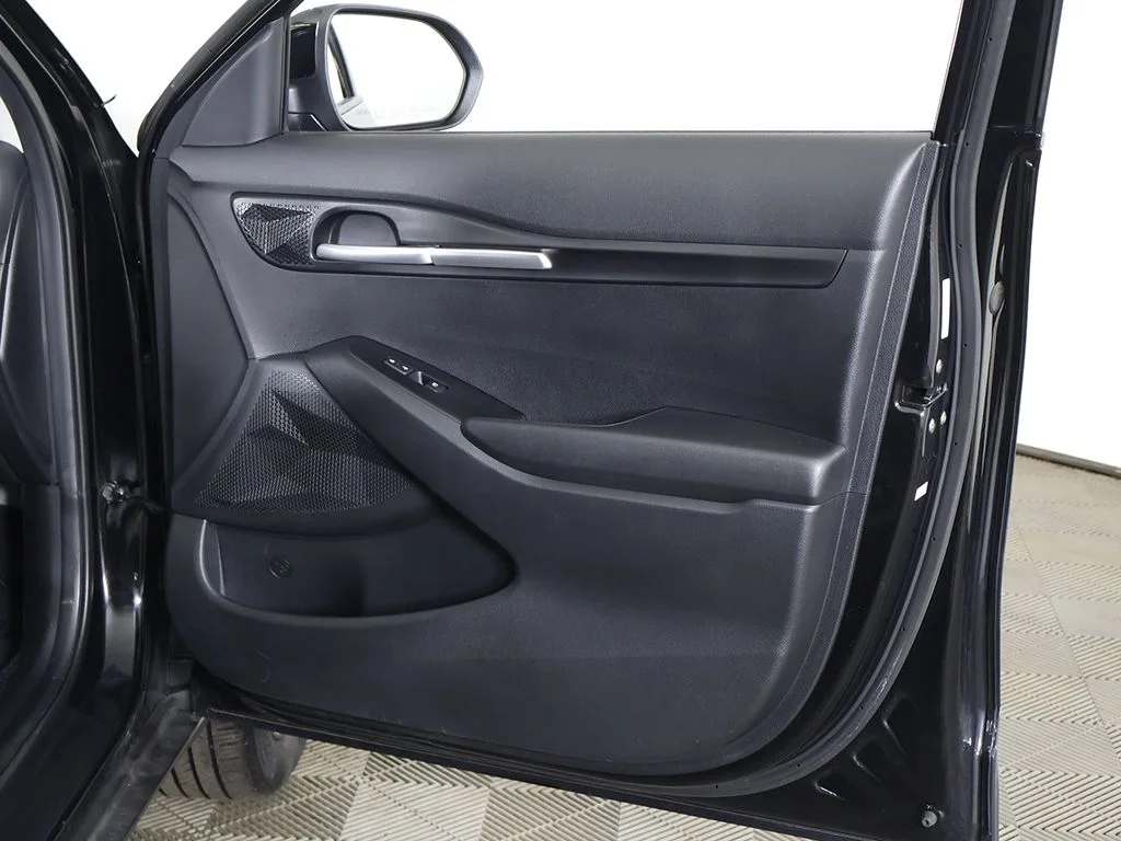 Used 2023 Black Kia LX image 21