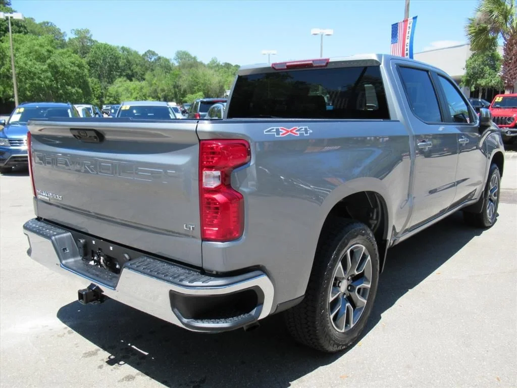 Used 2024 Gray Chevrolet LT image 7