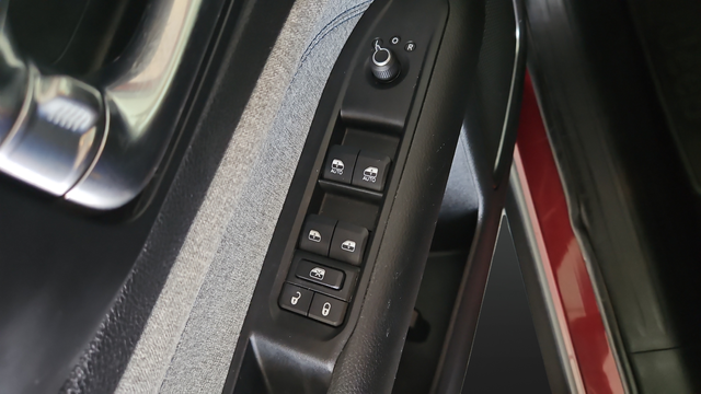 Used 2022 Velvet Red Pearlcoat Jeep Latitude image 21