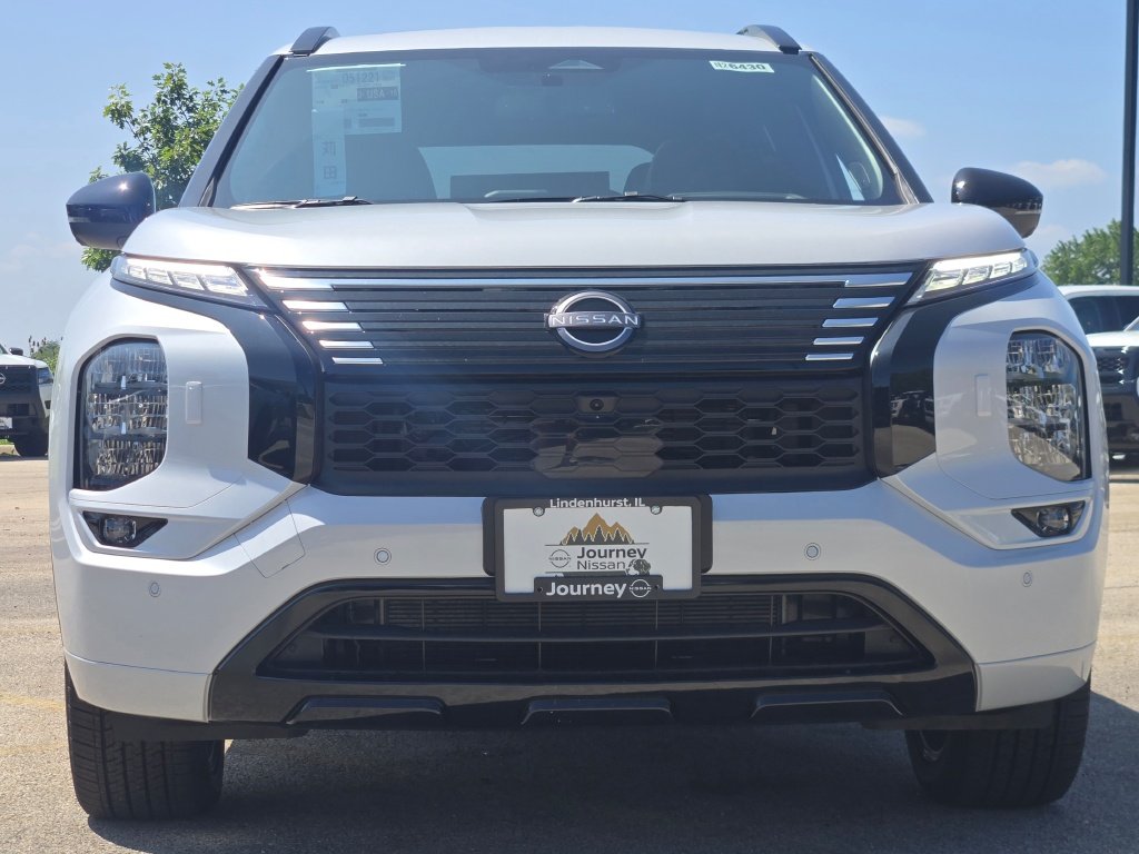 New 2026 White Nissan Platinum image 3