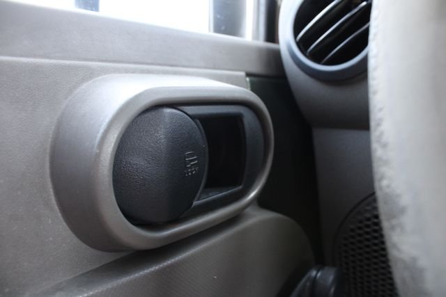 Used 2009 Green Jeep X image 4