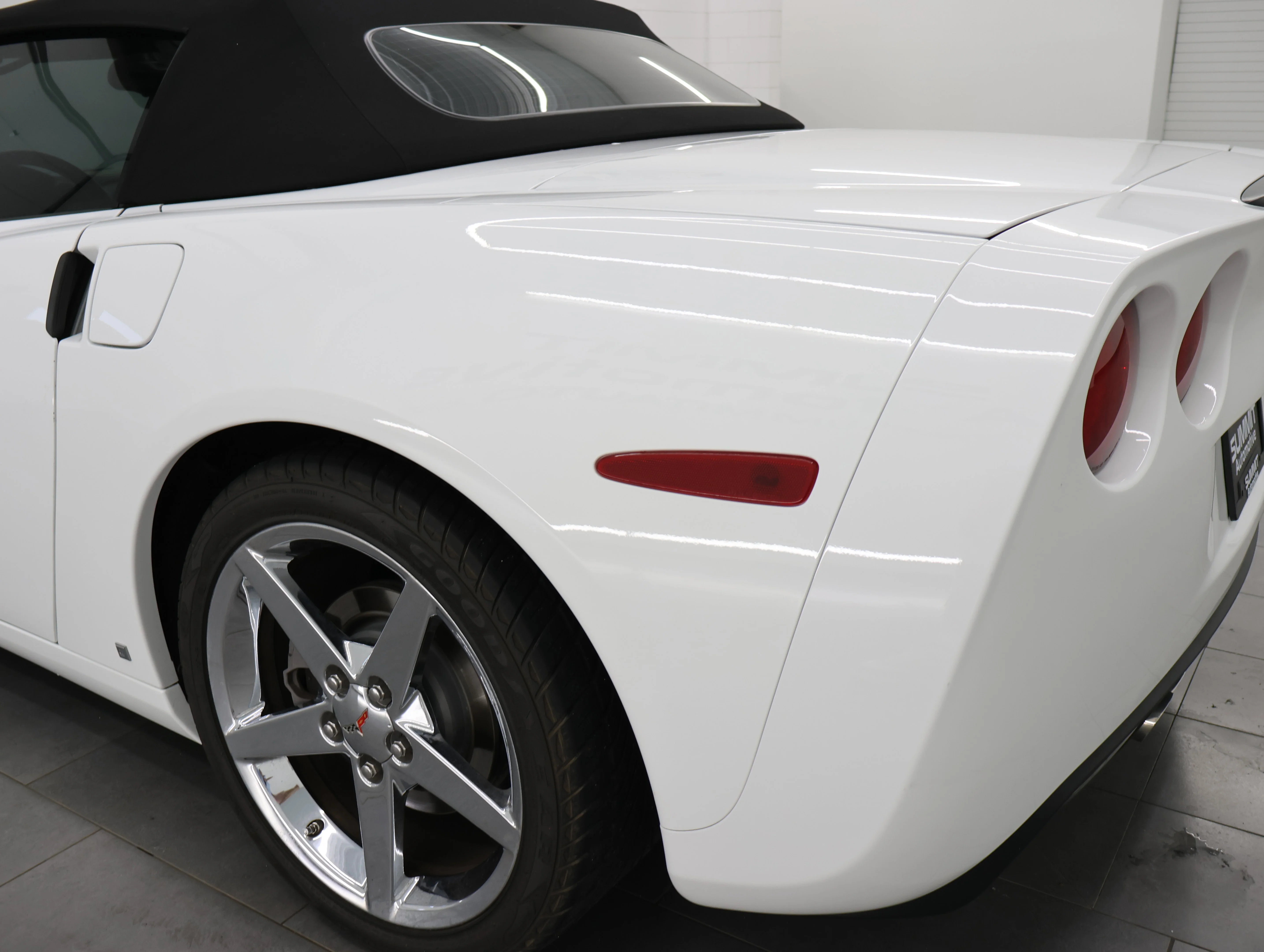 Used 2007 Arctic White Chevrolet Base image 28
