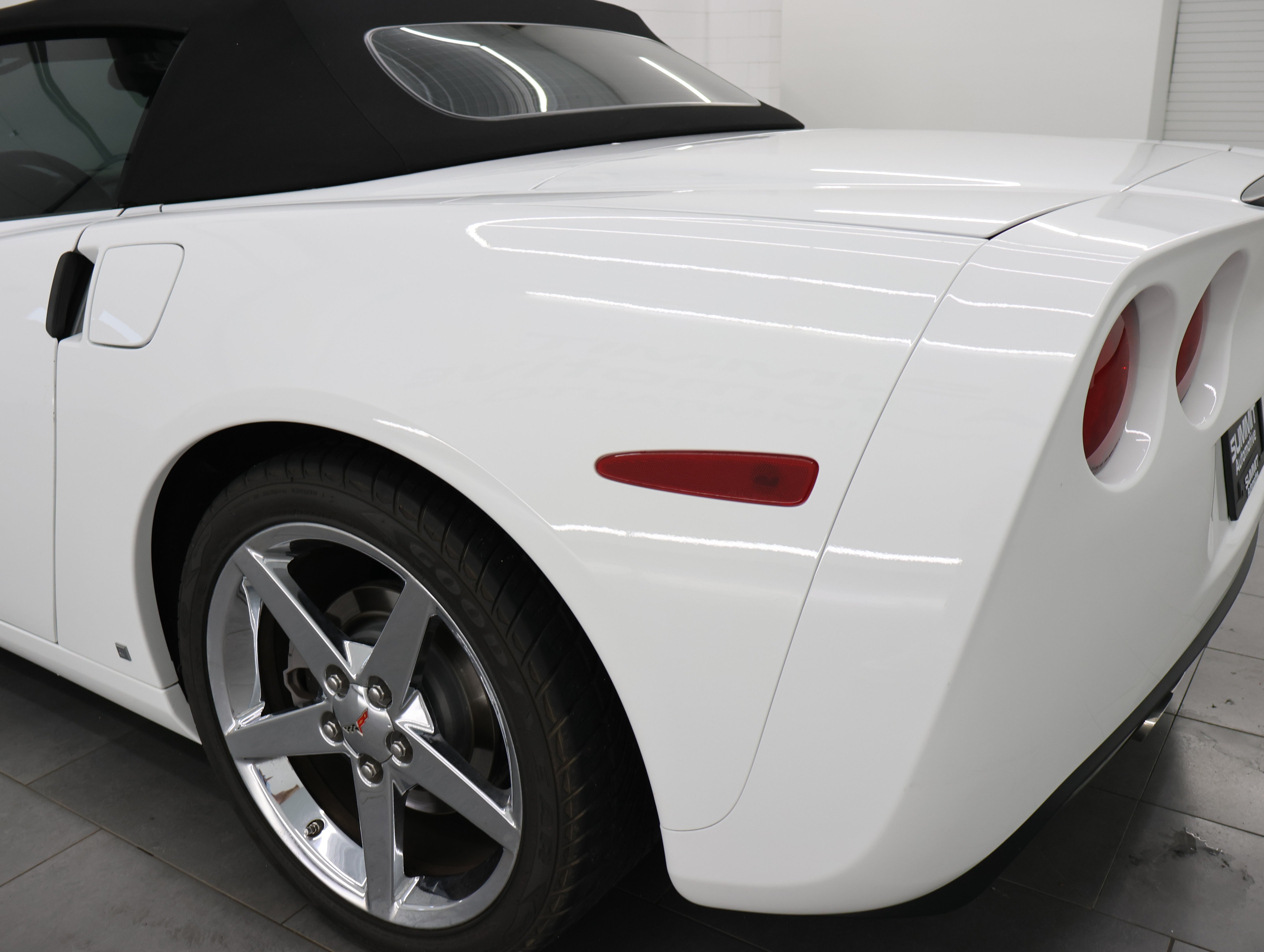 Used 2007 Arctic White Chevrolet  image 28