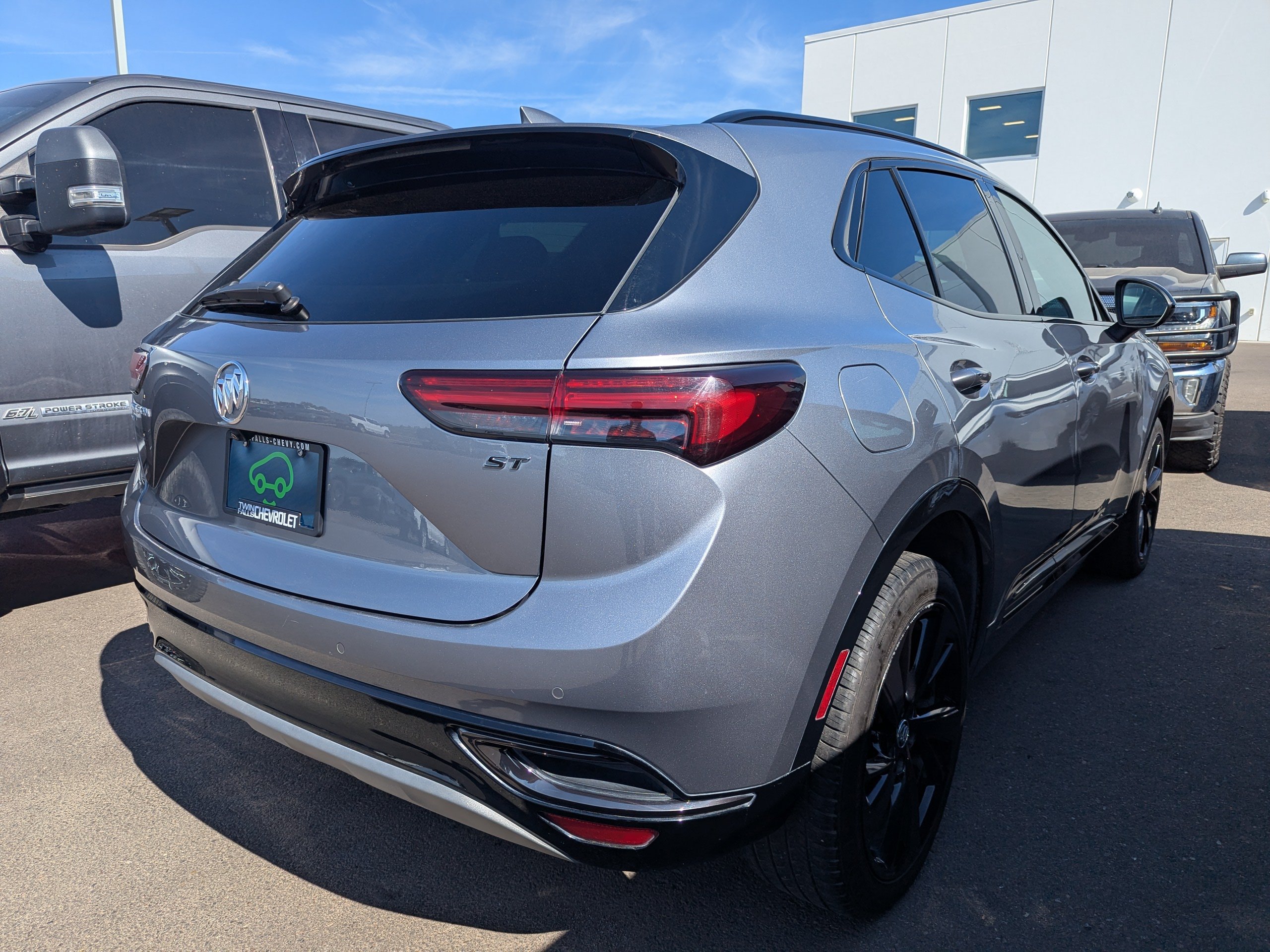 Used 2022 SATIN STEEL METALLIC Buick Essence image 5