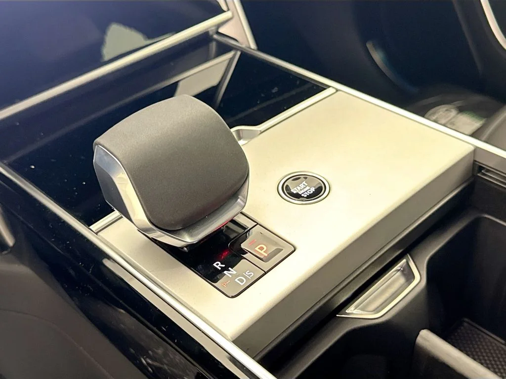 New 2026 Santorini Black Land Rover SE image 17