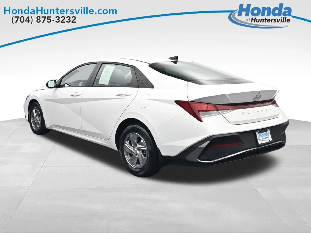 Used 2024 White Hyundai SE image 6