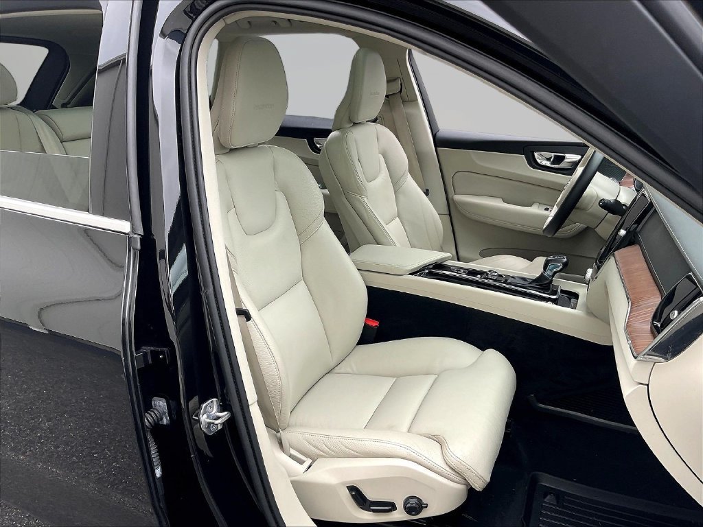 Used 2019 Black Volvo T6 Inscription image 28