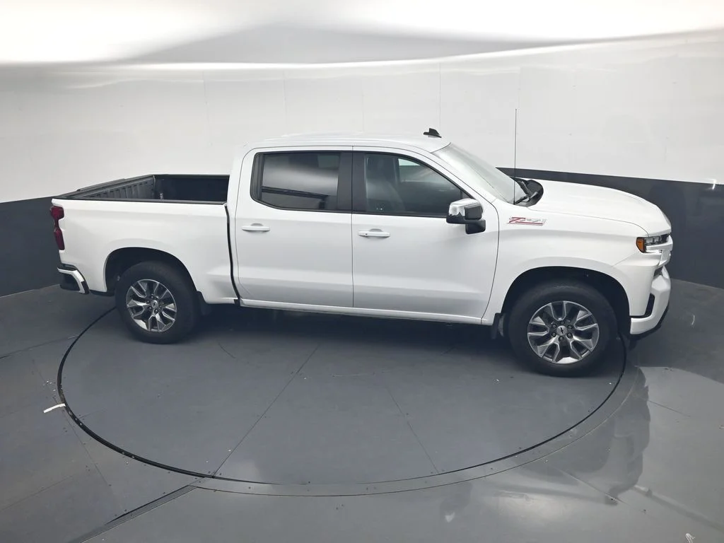 Used 2022 White Chevrolet RST image 34