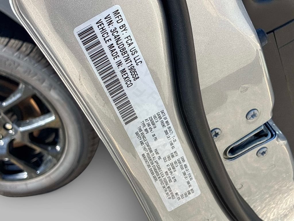 Used 2022 Silver Jeep Latitude image 24