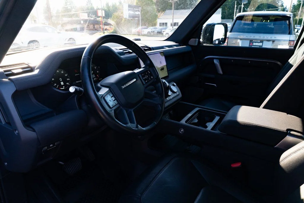 Used 2023  Land Rover X-Dynamic SE image 18
