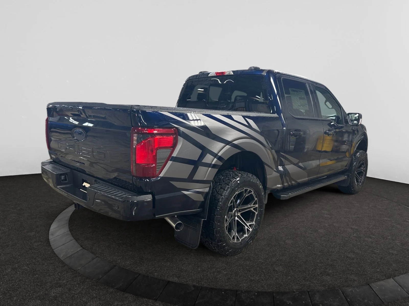New 2026 Antimatter Blue Metallic Ford XLT* w/level kit, rims & tires image 5