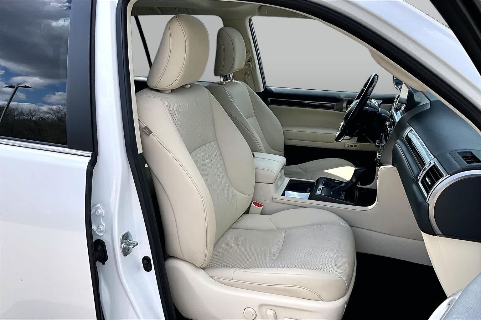 Used 2023 Eminent White Pearl Lexus Premium image 16