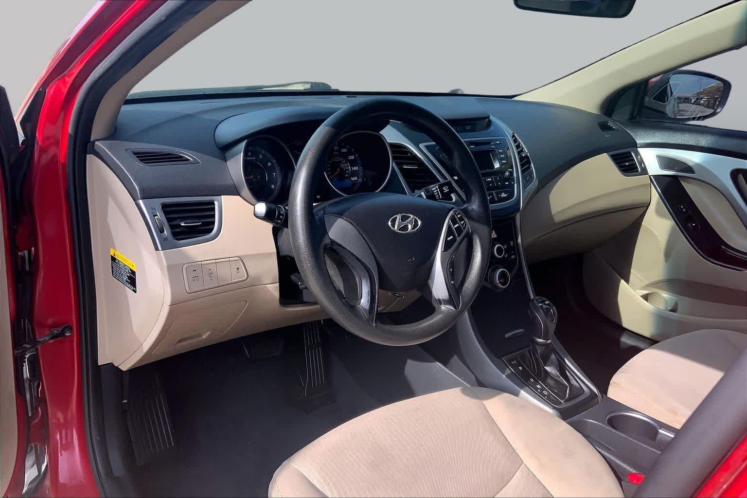 Used 2014 Geranium Red Hyundai SE image 18