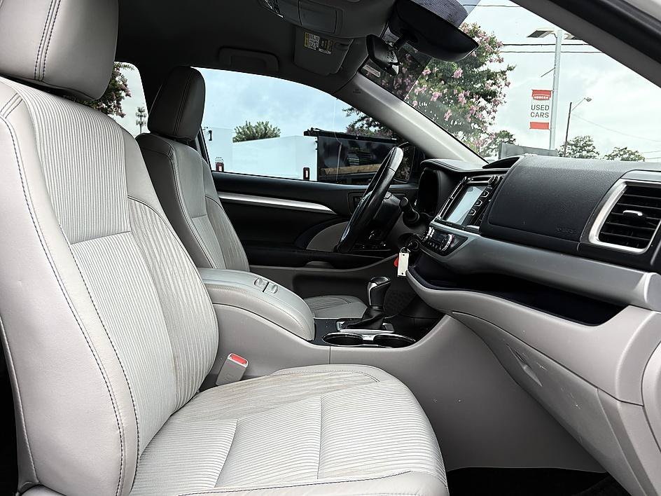 Used 2017 Predawn Gray Mica Toyota LE image 12