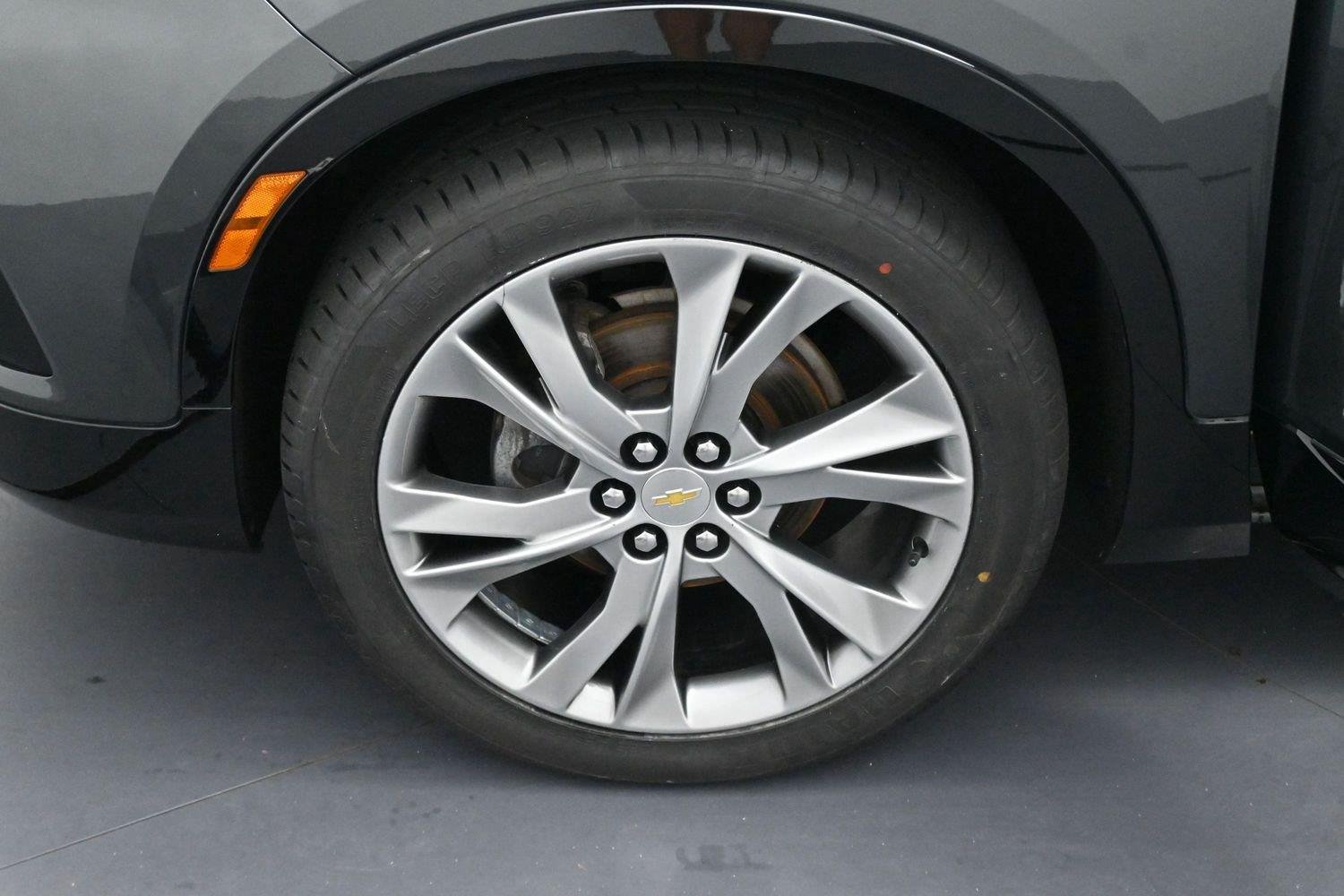 Used 2020 NIGHTFALL GRAY METALLIC Chevrolet RS image 32