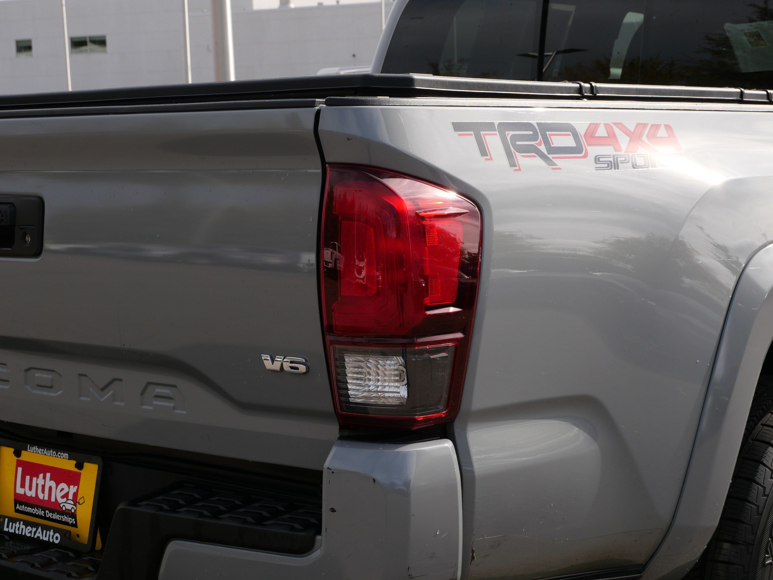 Used 2018 Magnetic Gray Metallic Toyota SR5 image 17