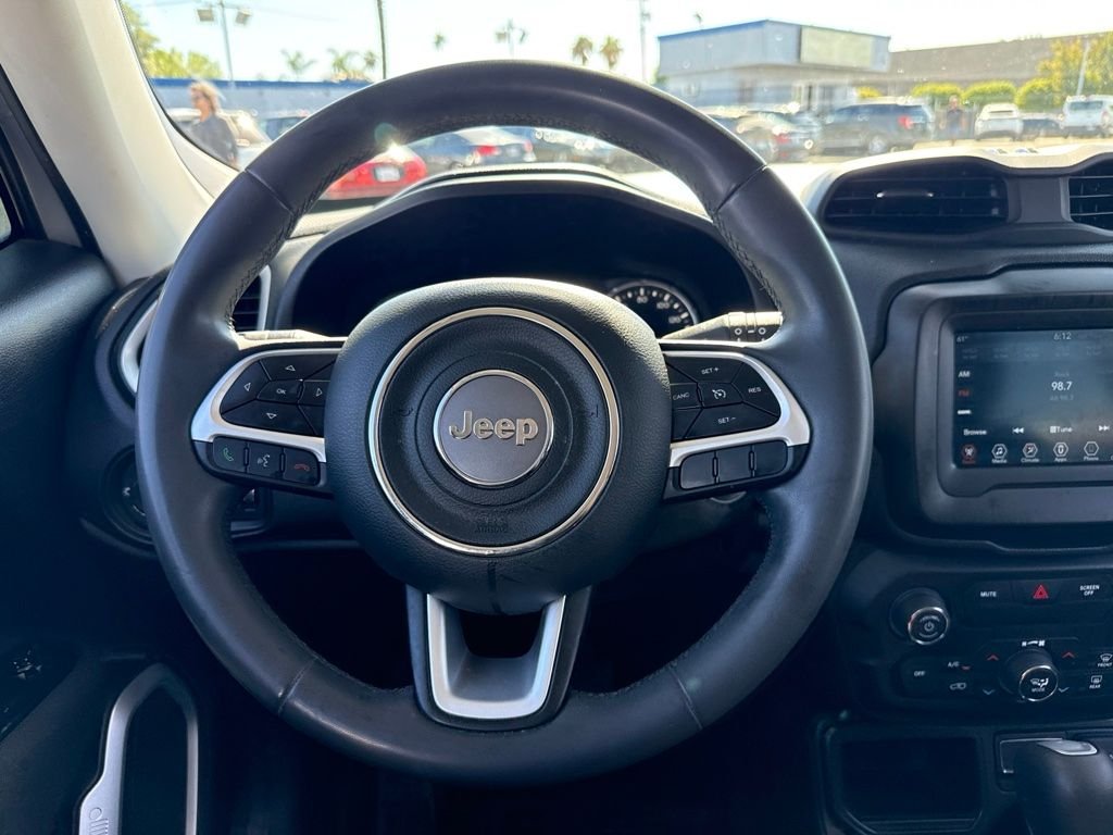 Used 2020 Silver Jeep Latitude image 10