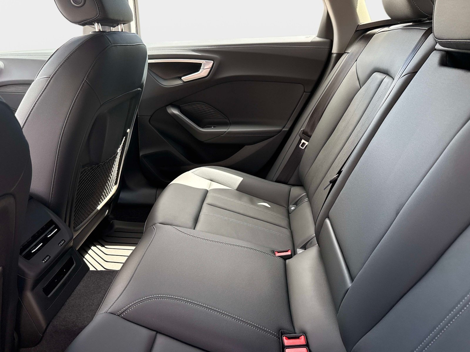 New 2026 Daytona Gray Pearl Effect Audi Premium image 13