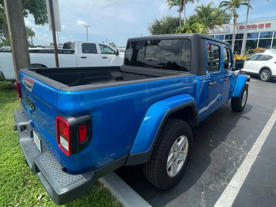 Used 2022 Blue Jeep Sport image 2