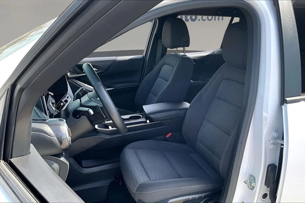 Used 2025 White Chevrolet LT image 24