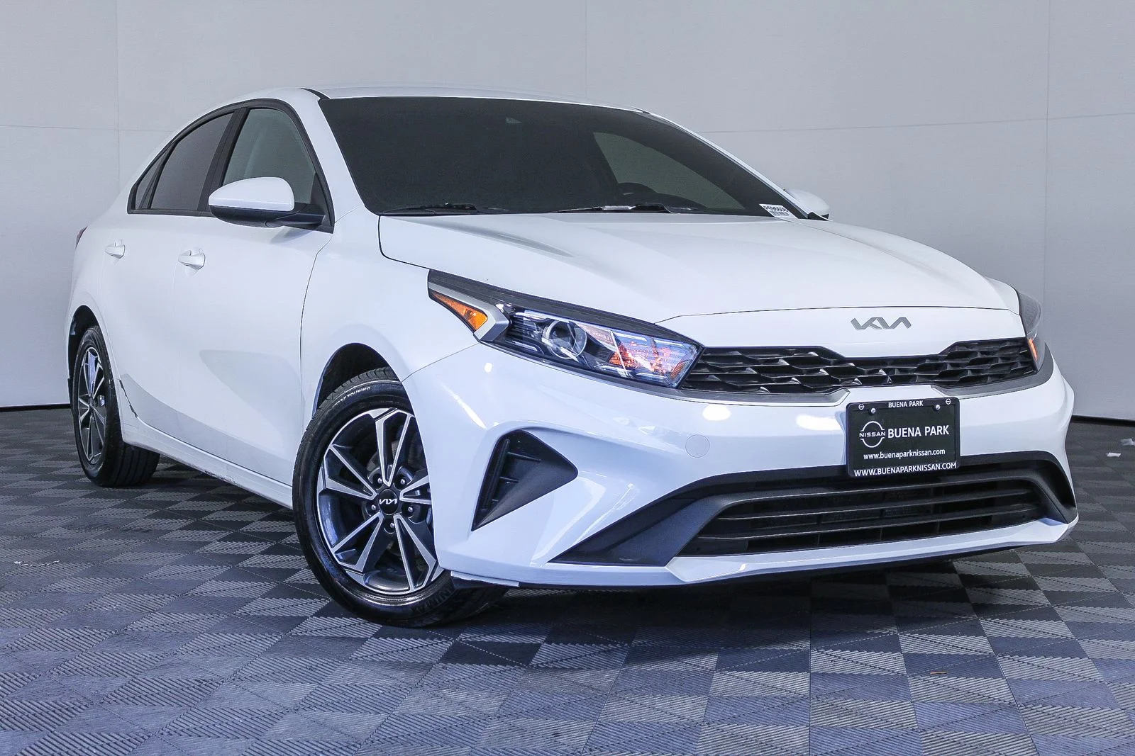 2023 Kia Forte LXS AT's photo