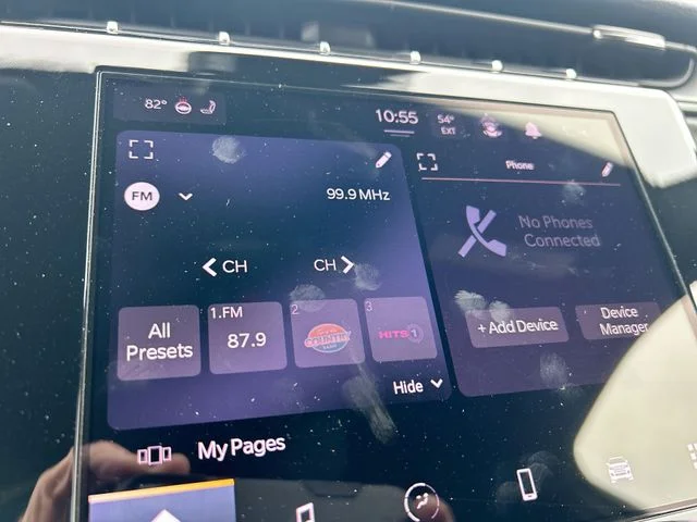 Used 2025 White/off-white Jeep Laredo X image 21