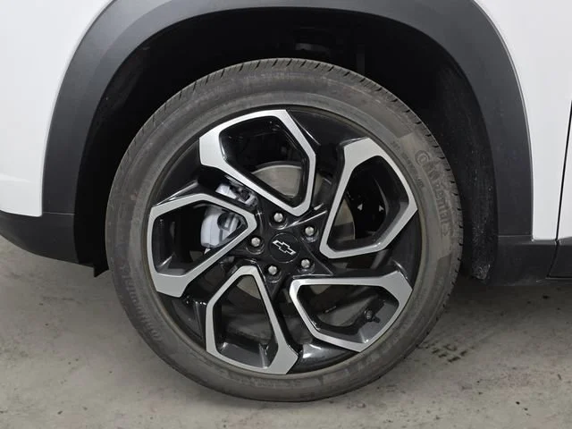 Used 2026 Summit White Chevrolet 2RS image 9