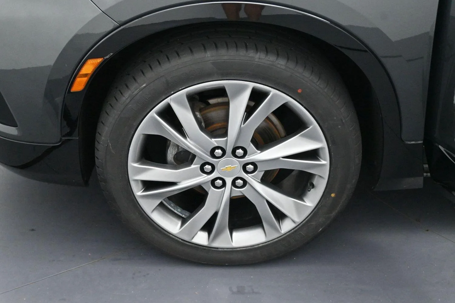 Used 2020 NIGHTFALL GRAY METALLIC Chevrolet RS image 32
