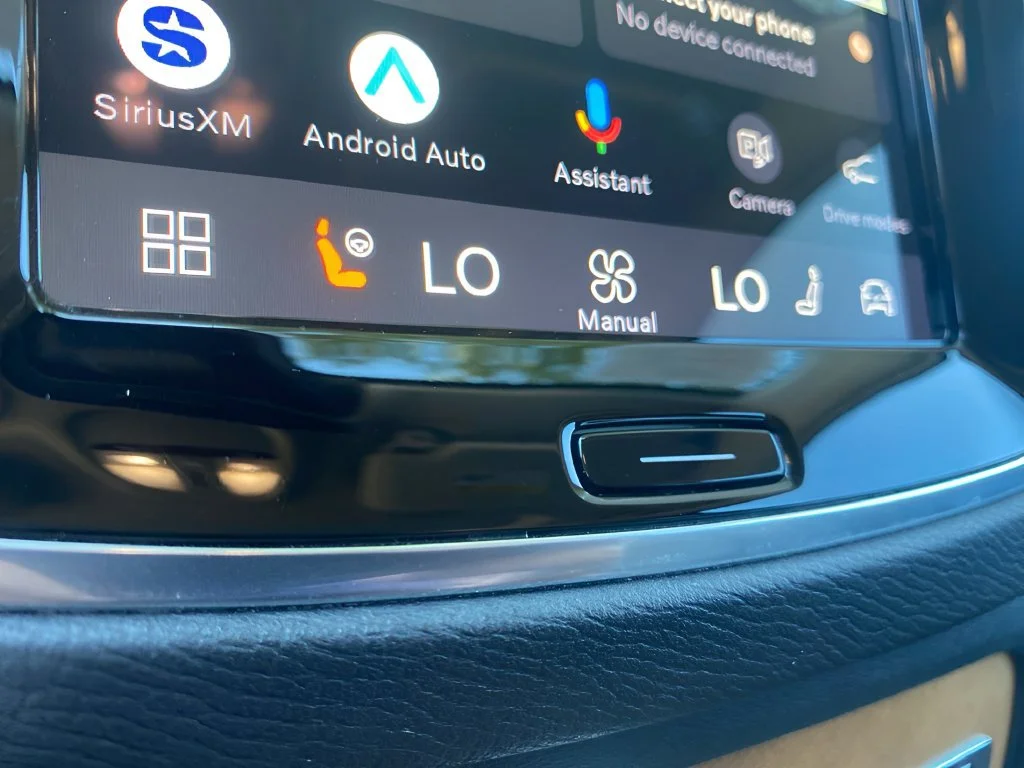 Used 2024  Volvo Plus Bright Theme image 27