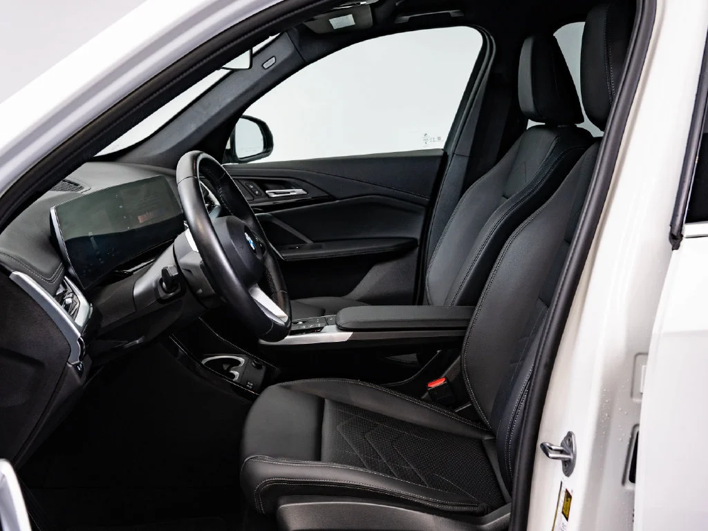 Used 2025 Alpine White BMW xDrive28i image 22