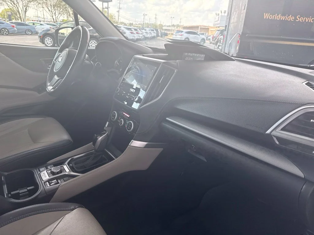 Used 2020 Crystal White Pearl Subaru Limited image 33