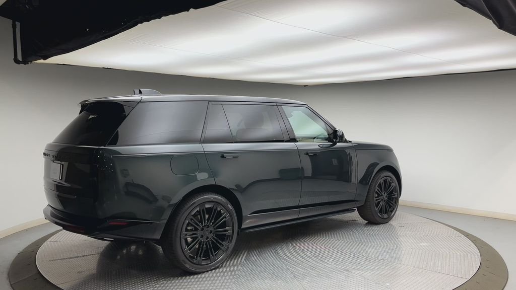 New 2026 Belgravia Green Land Rover SE image 2