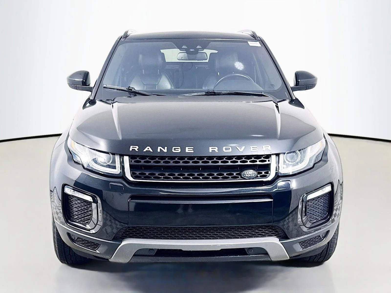Used 2017  Land Rover SE image 2