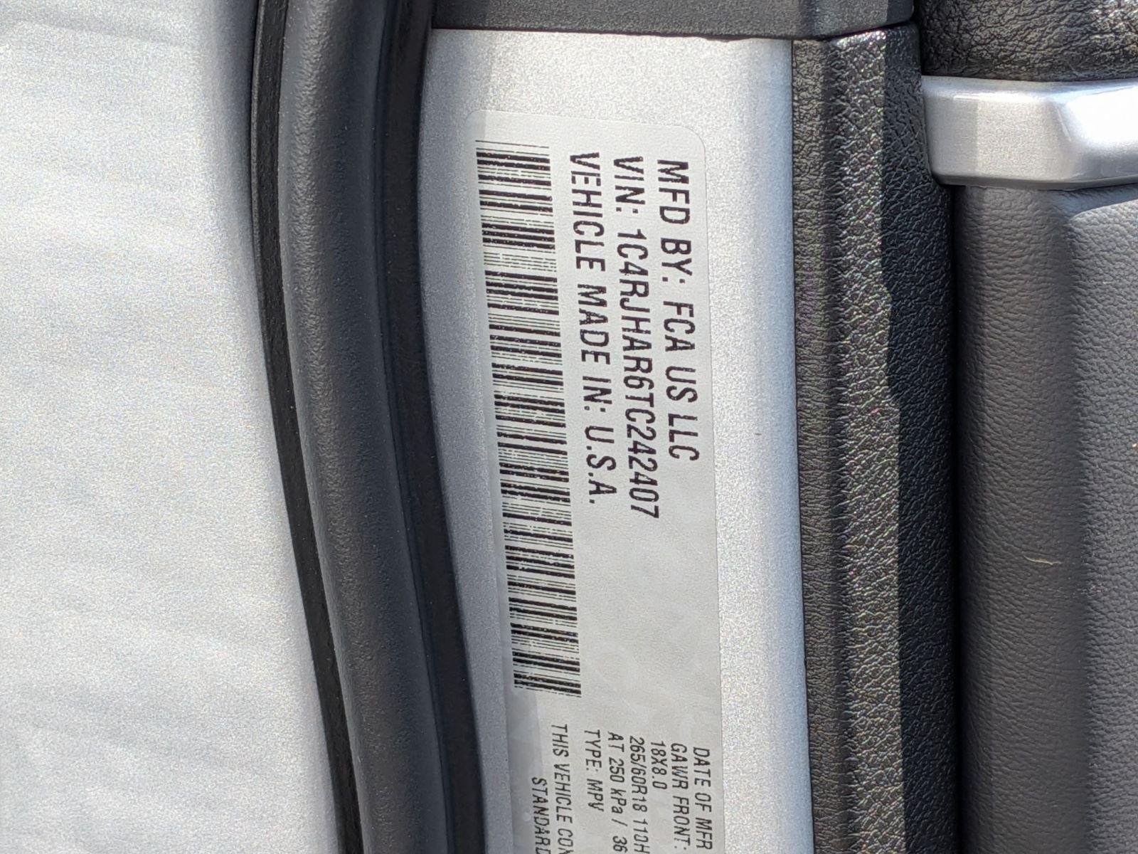 New 2026 Silver Zynith Exterior Paint Jeep Laredo Altitude image 38