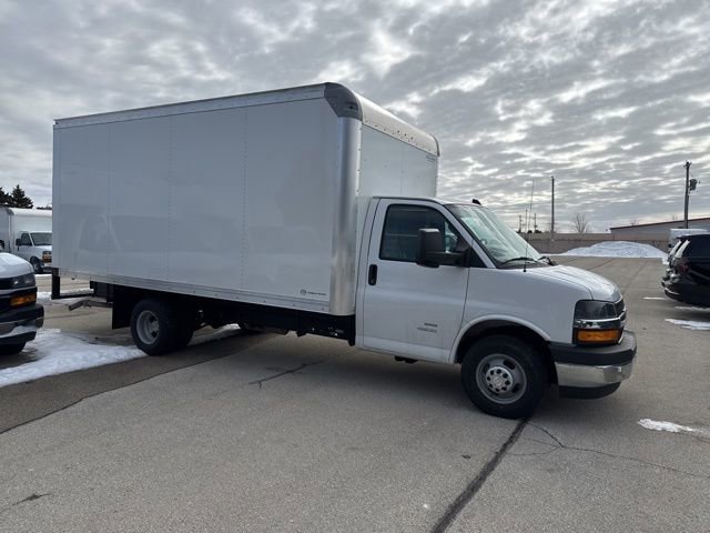 New 2025 Summit White Chevrolet 2WT image 4