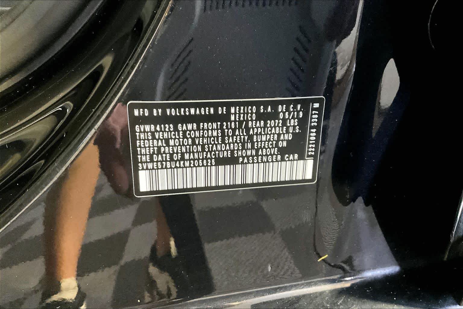 Used 2019 Deep Black Pearl Volkswagen SEL image 34