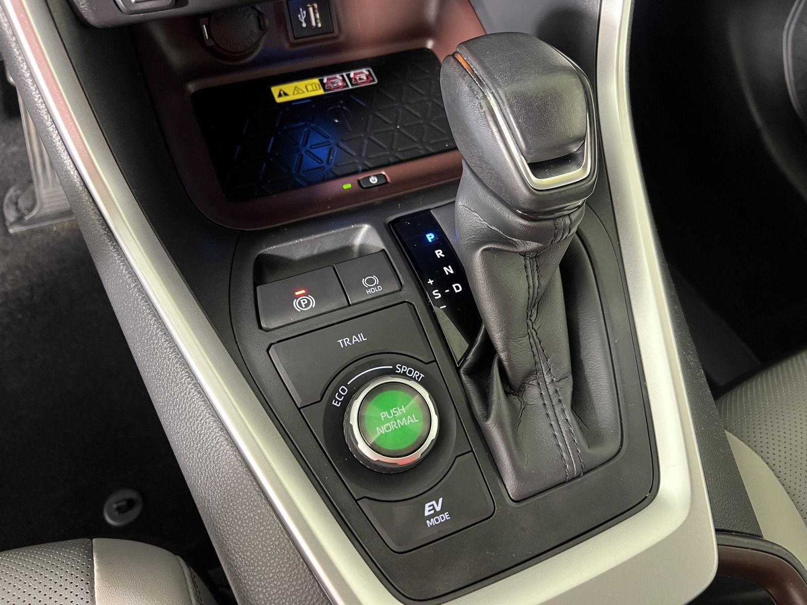 Used 2024 Wind Chill Pearl Toyota Limited image 24